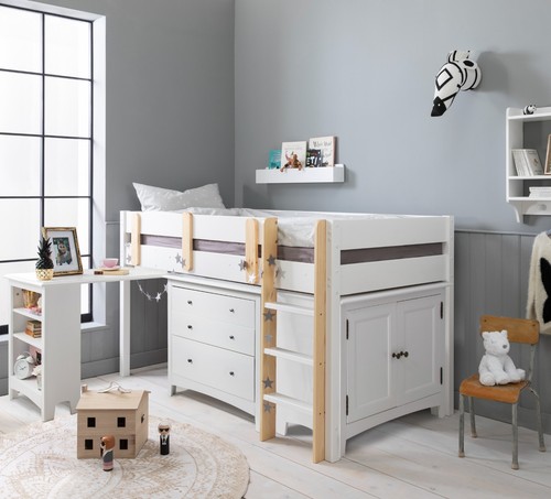 Una sleepstation with chest - with,